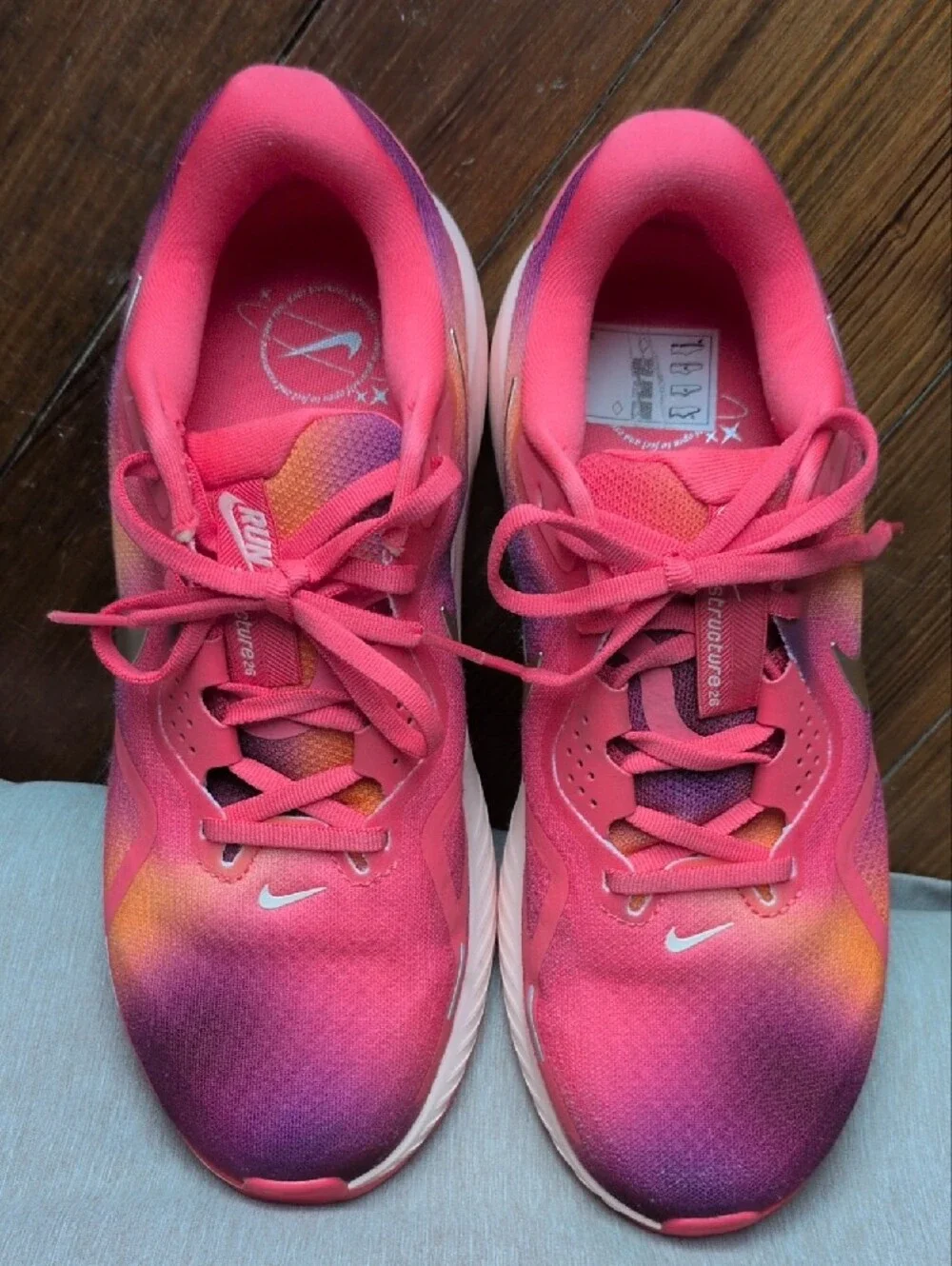 Nike Structure 26 - Pink Purple Gradient